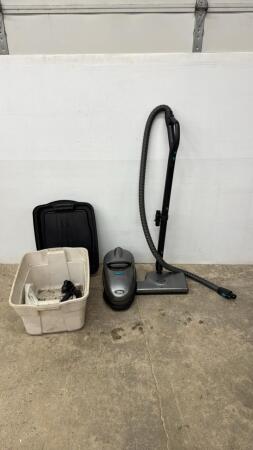 TRI STAR VACCUM CLEANER IN TOTE