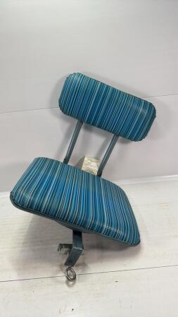 PORTABLE SEAT MOUNT WITH BACK REST & SWIVEL