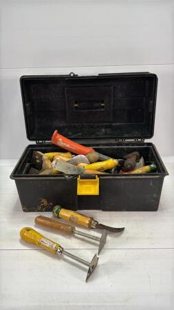 TOOLBOX WITH HOOK KNIVES, PAINT SCRAPERS ETC