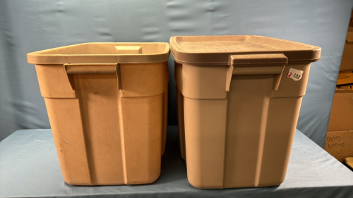 2 Rubbermaid Totes -Only 1 Lid