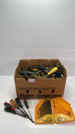 ASSORTED LOT OF SCREWDRIVERS