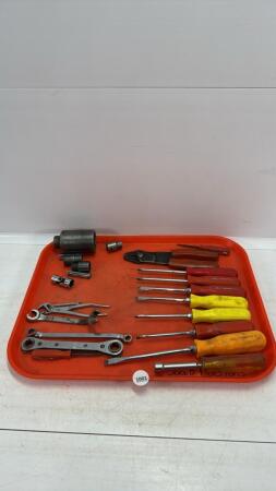 ASSORTED LOT OF MAC TOOLS