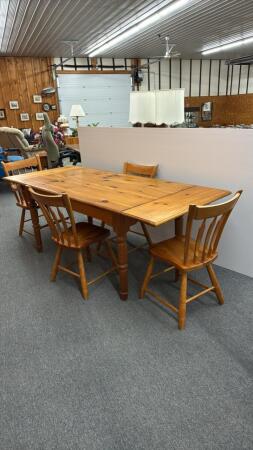 PINE EXTENSION TABLE WITH 4 CHAIRS
