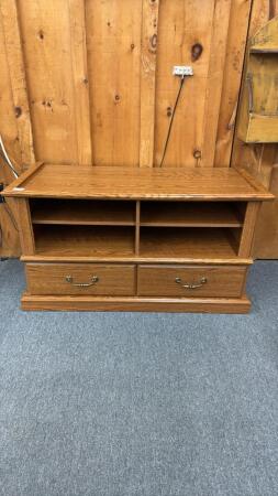OAK TV STAND