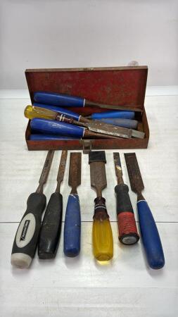 TIN BOX WITH APPROX. 15 WOOD CHISELS