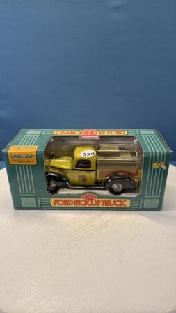 HOME HARDWARE 1940 FORD PICKUP TRUCK