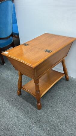 ROXTON MAPLE DOUGH BOX STYLE END TABLE