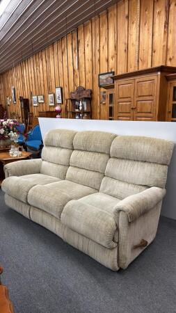 LAZ-Y-BOY RECLINING SOFA