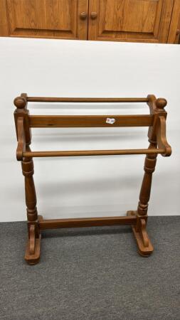 PINE QUILT RACK