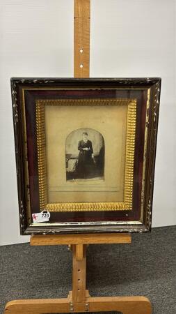 VINTAGE PHOTOGRAPH IN OLD FRAME