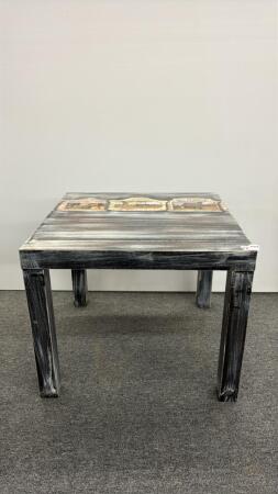 JOHN DEERE END TABLE