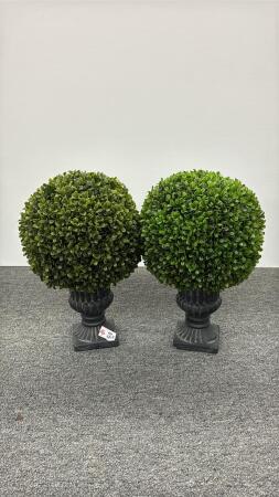 PAIR OF RESIN BASED ARTIFICAL PLANTS