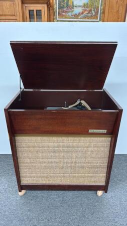 COLUMBIA RECORD PLAYER