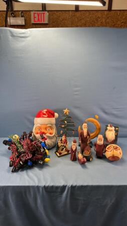 ASSORTMENT OF CHRISTMAS LIGHTS & DECORATIONS