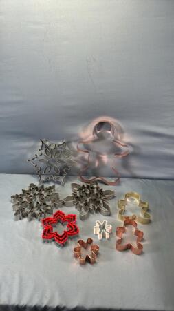 ASSORTMENT OF COOKIE CUTTERS