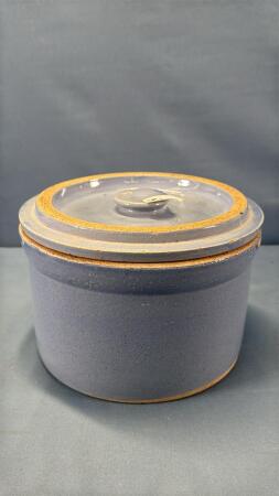 CROCKERY BOWL WITH LID