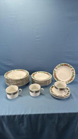 QUANTITY OF MATCHING CHRISTMAS DINNER WARE