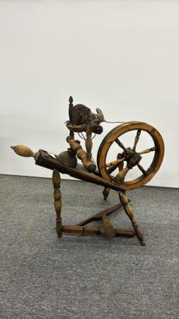 SMALL SPINNING WHEEL