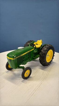 JOHN DEERE 2640 TRACTOR