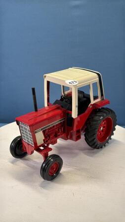 INTERNATIONAL 1586 TRACTOR