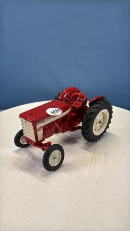 INTERNATIONAL 240 UTILITY TRACTOR