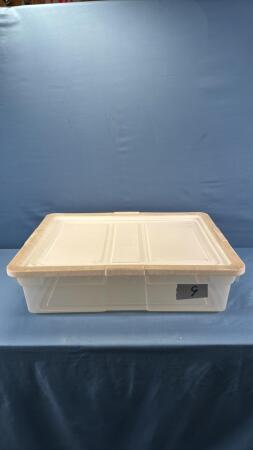 RUBBERMAID 26.4L TOTE WITH LID