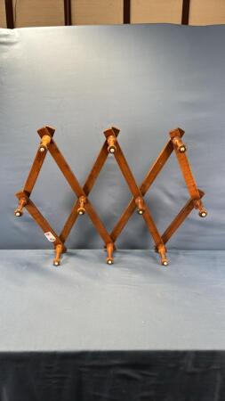 EXPANDABLE COAT RACK WITH PORCELAIN BUTTONS