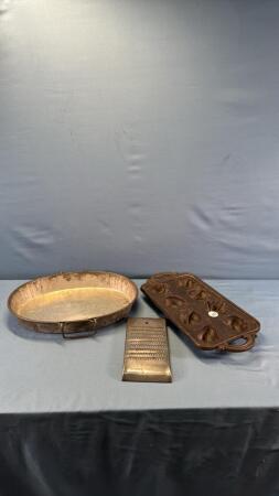 VINTAGE COOKWARE LOT