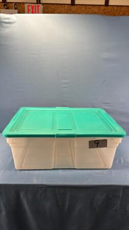 RUBBERMAID 41.6L TOTE WITH LID
