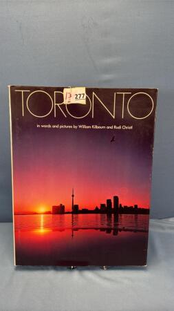 HARDCOVER TORONTO IN WORDS & PICTURES BOOK
