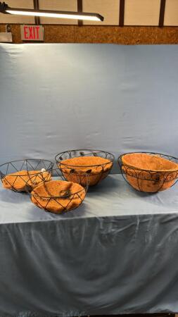 (4) WIRE HANGING BASKETS