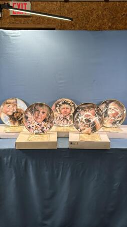 (5) WEDGEWOOD, PETER FROMME-DOUGLAS PLATES