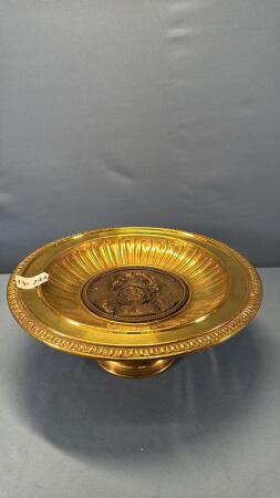 SHALLOW DISH MOUNTED ON BRASS BASE