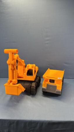 PLASTIC EXCAVATOR & PLASTIC DUMP TRUCK