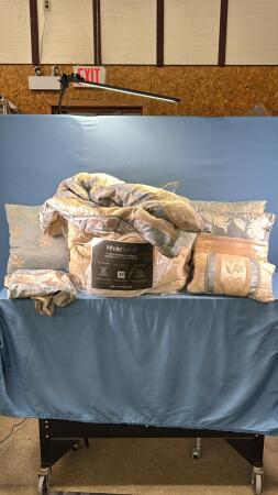 BEDDING LOT