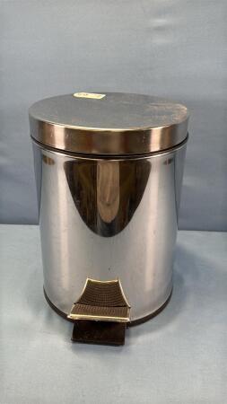 STAINLESS GARBAGE CAN WITH FOOT PEDAL