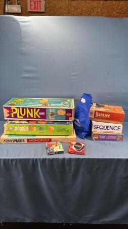 APPROX. 8 BOARD GAMES/CARD GAMES & PUZZLE