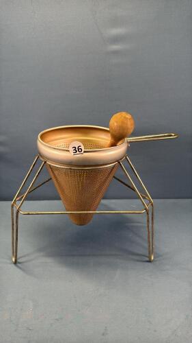 COLLANDER WITH STAND & WOODEN MASHER
