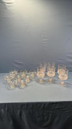 ASSORTMENT OF GLASSWARE