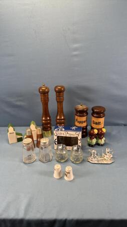 APPROX. 10 SETS OF SALT & PEPPER SHAKERS