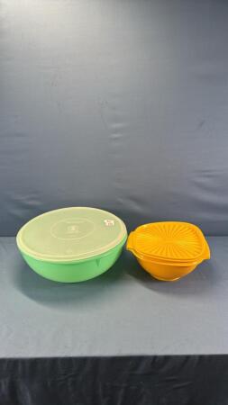 (2) TUPPERWARE BOWLS W/LIDS