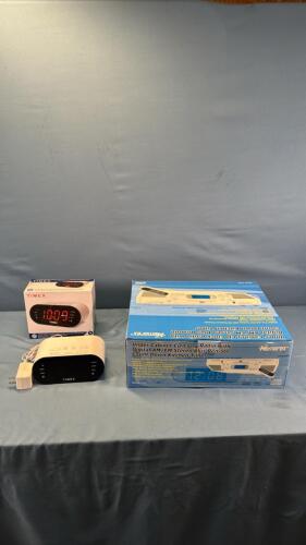 2 ALARM CLOCK RADIOS&UNDER CABINET CD CLOCK RADIO