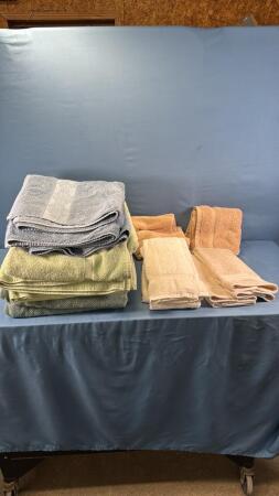 (8) TOWELS & (8) HAND TOWELS