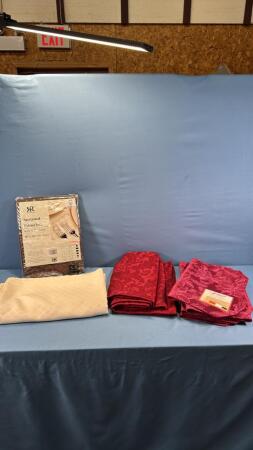 TABLECLOTHS, NAPKINS AND PLACEMATS