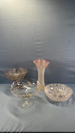 ASSORTED GLASSWARE LOT