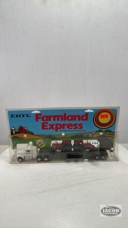 CASE SEMI WITH 2 CASE INTERNATIONAL 2594 TRACTORS