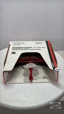 INTERNATIONAL 4 ROLLER DISC
