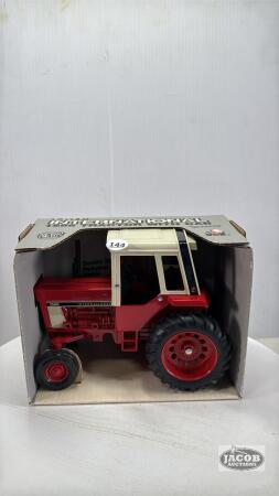 INTERNATIONAL 1586 TRACTOR WITH CAB