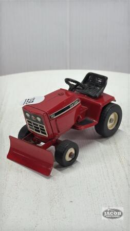 CUB CADET 682 GARDEN TRACTOR WITH BLADE