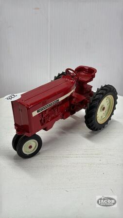 INTERNATIONAL NARROW FRONT TRACTOR